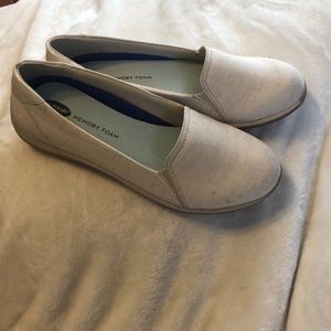 Dr Scholl’s women’s flats size 8.5W Cream colored